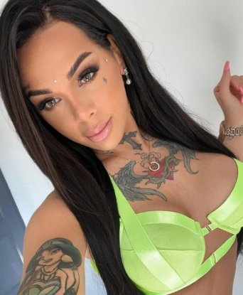 Мои нежные руки и горячее тело готовы окунуть тебя в мир незабываемых ощущений. Мои услуги полны страсти и разнообразия: классический и эротический массаж, французский минет, а также игры в ролевые костюмы и многое другое. У меня есть отличные отзывы, подтверждающие мою профессиональность и желание удовлетворить тебя полностью. Смотри мои фото, чтобы узнать обо мне больше. Я жду тебя в Москве, чтобы привнести в твою жизнь немного приятного безумия. 🌟 3560, 23 года