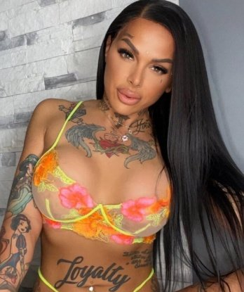 Мои нежные руки и горячее тело готовы окунуть тебя в мир незабываемых ощущений. Мои услуги полны страсти и разнообразия: классический и эротический массаж, французский минет, а также игры в ролевые костюмы и многое другое. У меня есть отличные отзывы, подтверждающие мою профессиональность и желание удовлетворить тебя полностью. Смотри мои фото, чтобы узнать обо мне больше. Я жду тебя в Москве, чтобы привнести в твою жизнь немного приятного безумия. 🌟 3560, 23 года